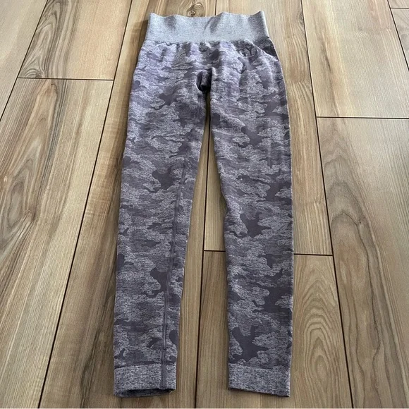 Gymshark Gray Camo Leggings - Picture 6 of 11